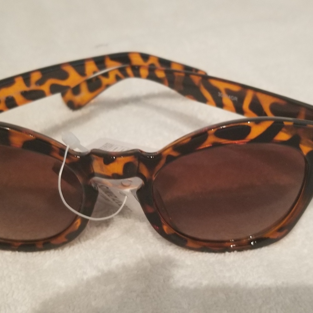 SUNGLASSES